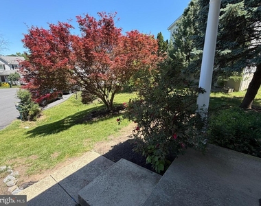 407 Tamarack Circle - Photo Thumbnail 3