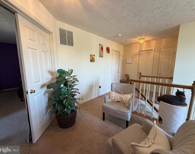 407 Tamarack Circle - Photo Thumbnail 19
