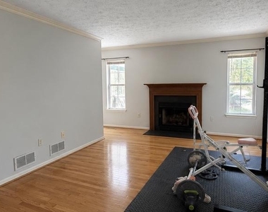 407 Tamarack Circle - Photo Thumbnail 15