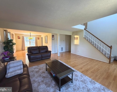 407 Tamarack Circle - Photo Thumbnail 5