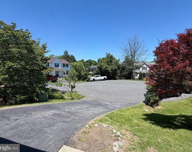 407 Tamarack Circle - Photo Thumbnail 2