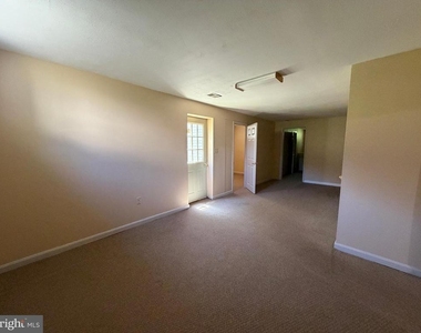 407 Tamarack Circle - Photo Thumbnail 27
