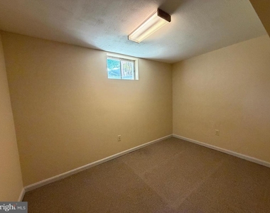 407 Tamarack Circle - Photo Thumbnail 33