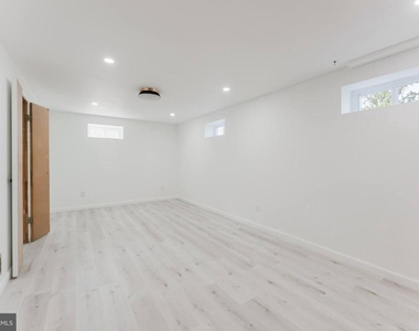 10914 Woodhaven Drive - Photo Thumbnail 15