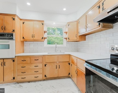 10914 Woodhaven Drive - Photo Thumbnail 5