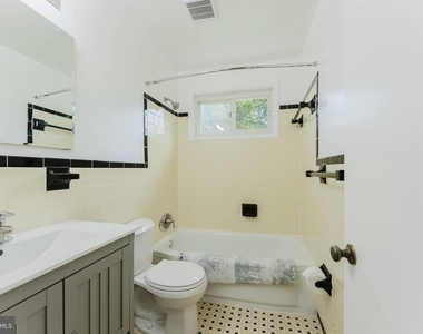 10914 Woodhaven Drive - Photo Thumbnail 13