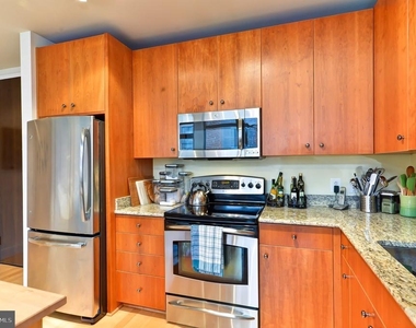 520 John Carlyle Street - Photo Thumbnail 9