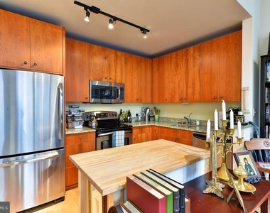 520 John Carlyle Street - Photo Thumbnail 7