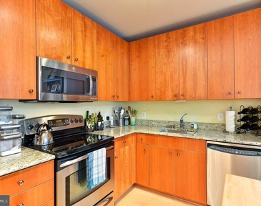 520 John Carlyle Street - Photo Thumbnail 8