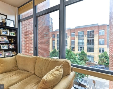 520 John Carlyle Street - Photo Thumbnail 3