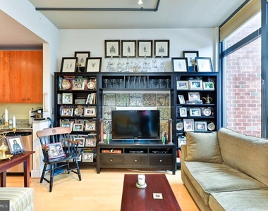 520 John Carlyle Street - Photo Thumbnail 6
