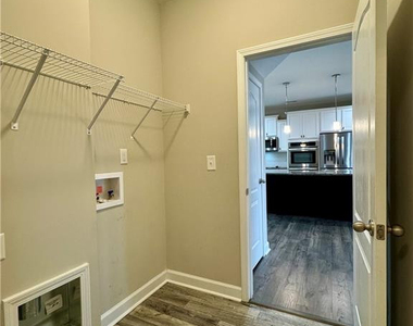 1744 Stackhouse Drive - Photo Thumbnail 10