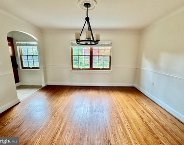 204 S Irving Street - Photo Thumbnail 4
