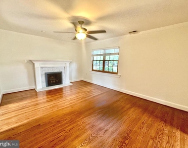 204 S Irving Street - Photo Thumbnail 3