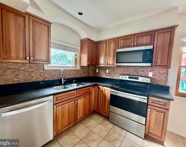 204 S Irving Street - Photo Thumbnail 5