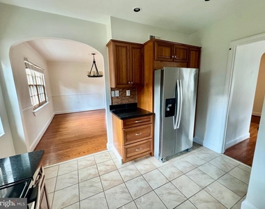 204 S Irving Street - Photo Thumbnail 6