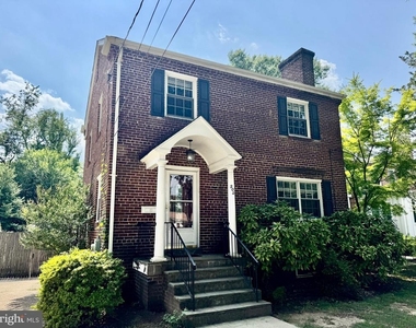 204 S Irving Street - Photo Thumbnail 1