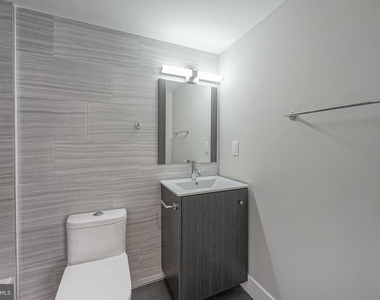 1070 N Front Street - Photo Thumbnail 6