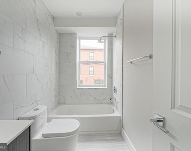 1070 N Front Street - Photo Thumbnail 9