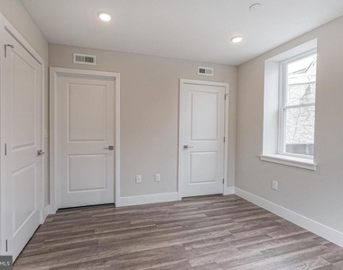 1070 N Front Street - Photo Thumbnail 5