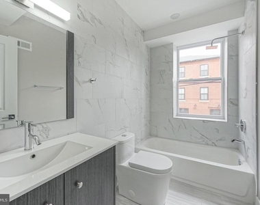 1070 N Front Street - Photo Thumbnail 8