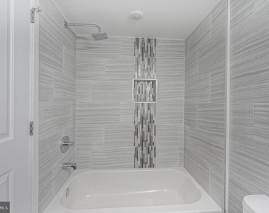 1070 N Front Street - Photo Thumbnail 7