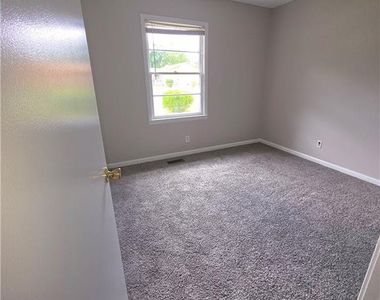434 Homestead Drive - Photo Thumbnail 11