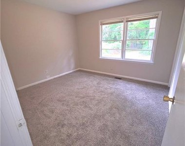 434 Homestead Drive - Photo Thumbnail 9