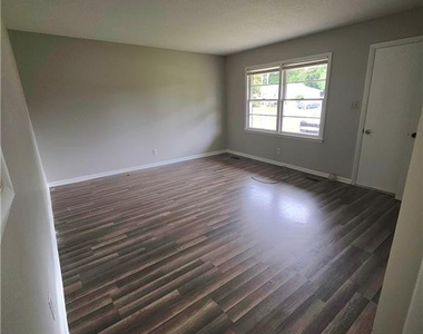 434 Homestead Drive - Photo Thumbnail 2