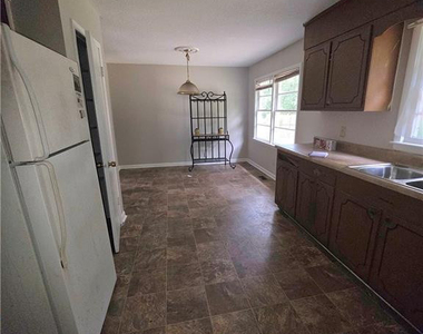 434 Homestead Drive - Photo Thumbnail 5