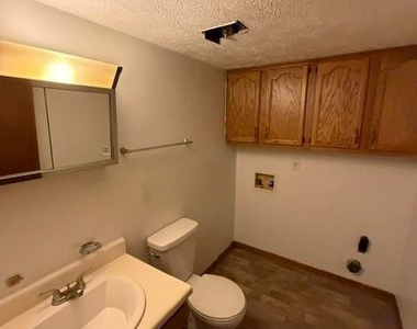 7796 Adrian Drive - Photo Thumbnail 5