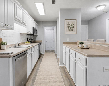 401 Meadowland Court - Photo Thumbnail 4