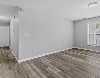 401 Meadowland Court - Photo Thumbnail 8
