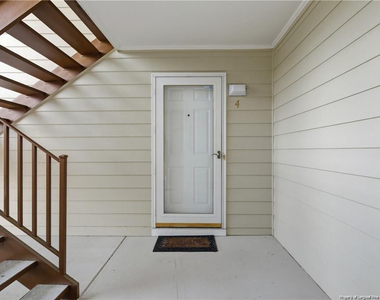 401 Meadowland Court - Photo Thumbnail 2