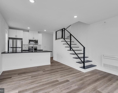 330 Cecil B Moore Avenue - Photo Thumbnail 9
