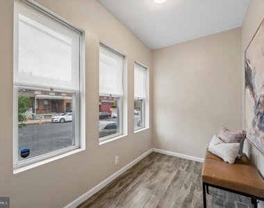 743 S 52nd Street - Photo Thumbnail 2