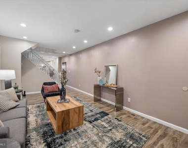743 S 52nd Street - Photo Thumbnail 5