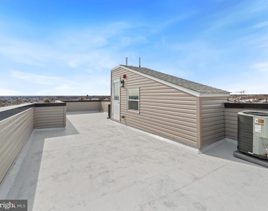 6442 Lansdowne Avenue - Photo Thumbnail 10
