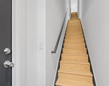 6442 Lansdowne Avenue - Photo Thumbnail 2