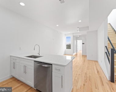 6442 Lansdowne Avenue - Photo Thumbnail 8
