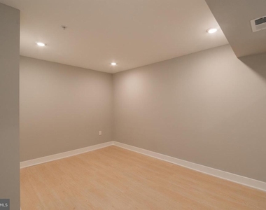 6604 Ridge Avenue - Photo Thumbnail 6