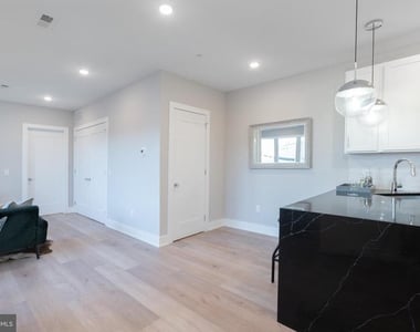 1513 Ridge Avenue - Photo Thumbnail 9