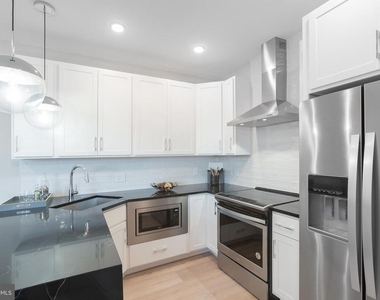1513 Ridge Avenue - Photo Thumbnail 5