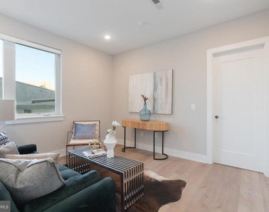 1513 Ridge Avenue - Photo Thumbnail 12