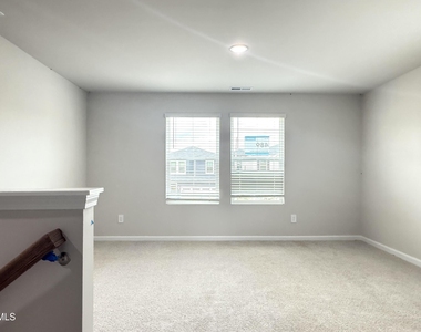 1008 Saint Lawrence Drive - Photo Thumbnail 7