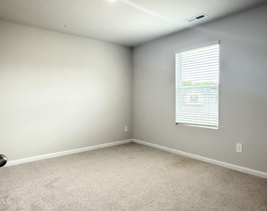 1008 Saint Lawrence Drive - Photo Thumbnail 8