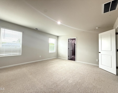1008 Saint Lawrence Drive - Photo Thumbnail 14