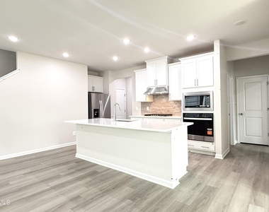 1008 Saint Lawrence Drive - Photo Thumbnail 5