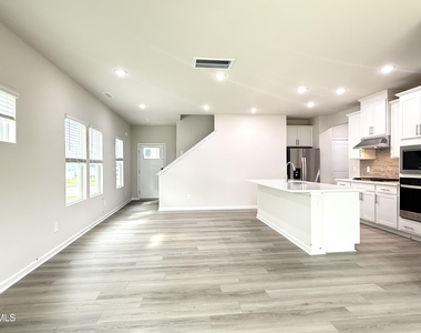 1008 Saint Lawrence Drive - Photo Thumbnail 4