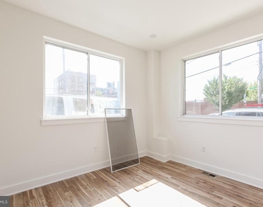 1431 Brown Street - Photo Thumbnail 3